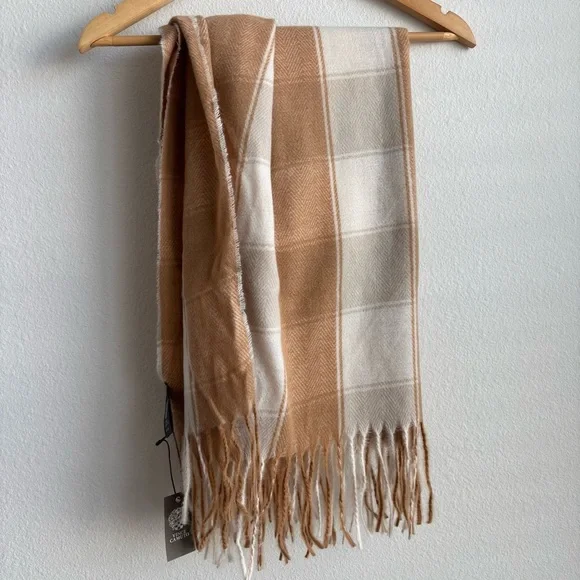 NWT Vince Camuto Camel Cream Beige Tan Neutral Tones Fringe Warm Knit Scarf OS - Picture 3 of 5